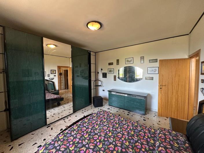 Image No.28-3 Bed Property for sale