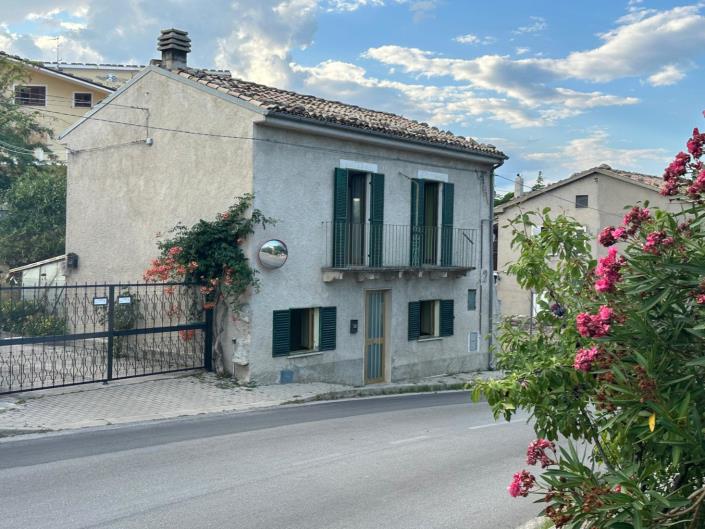 Image No.1-3 Bed Property for sale