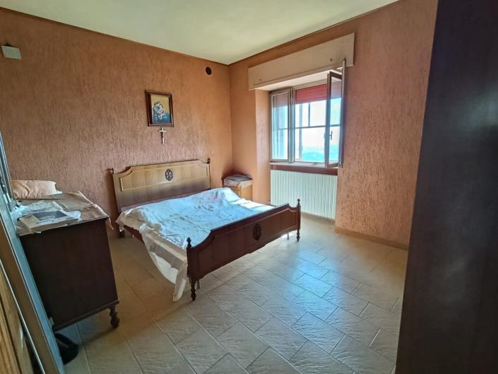 Image No.14-2 Bed Property for sale