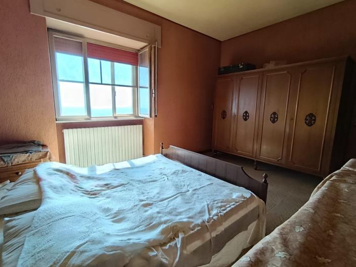 Image No.16-2 Bed Property for sale