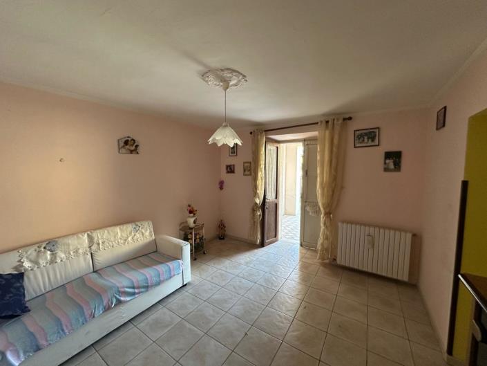 Image No.9-2 Bed House for sale