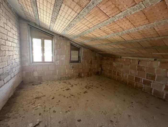 Image No.38-2 Bed House for sale