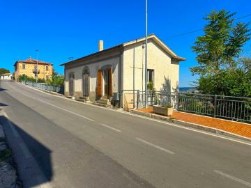 1 - Rosciano, House