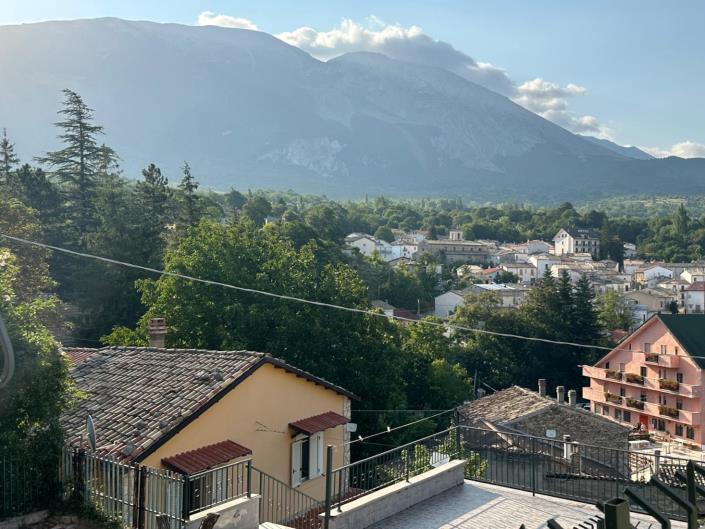 Image No.2-4 Bed Property for sale