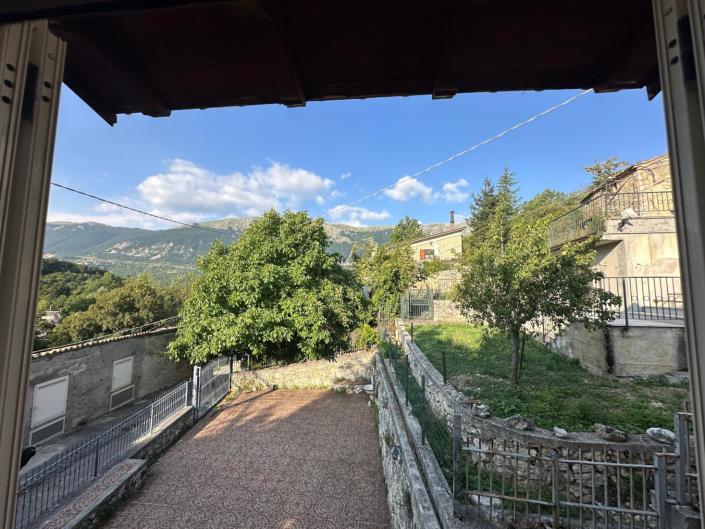 Image No.3-4 Bed Property for sale