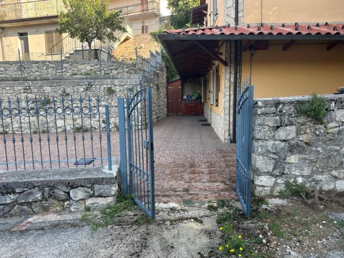 Image No.7-4 Bed Property for sale