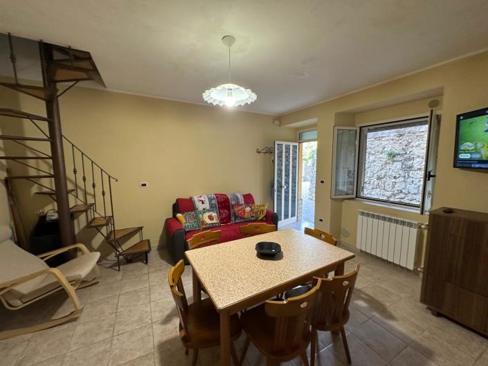 Image No.12-4 Bed Property for sale