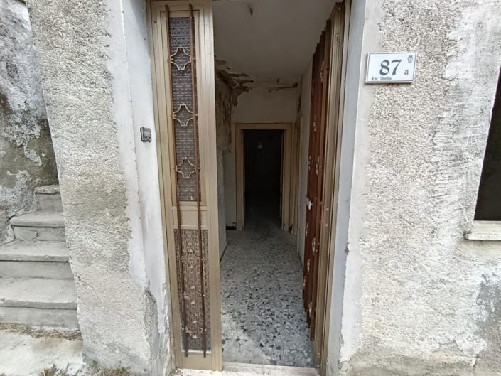 Image No.4-4 Bed Property for sale