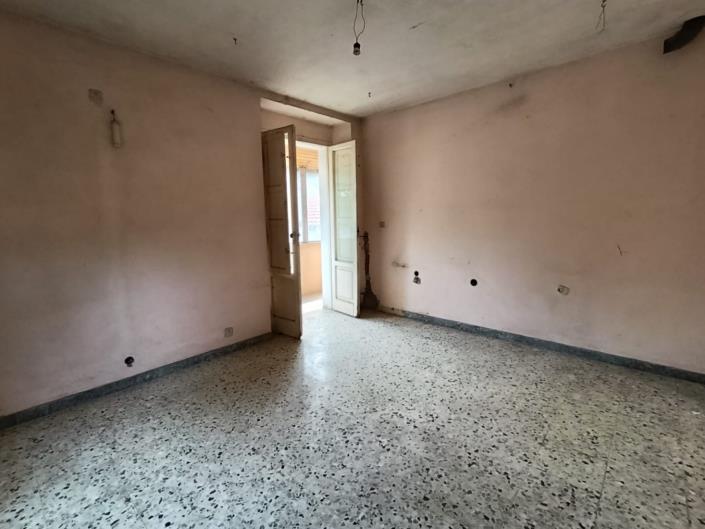 Image No.11-4 Bed Property for sale