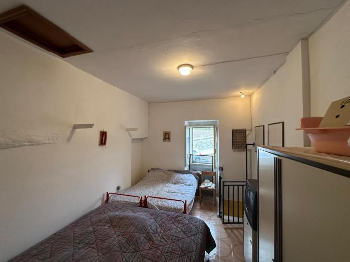 Image No.12-1 Bed Townhouse for sale