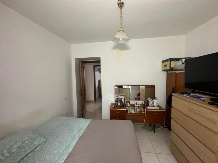 Image No.17-3 Bed Property for sale