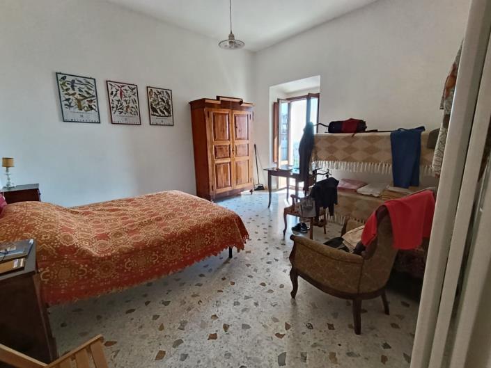 Image No.18-3 Bed Property for sale