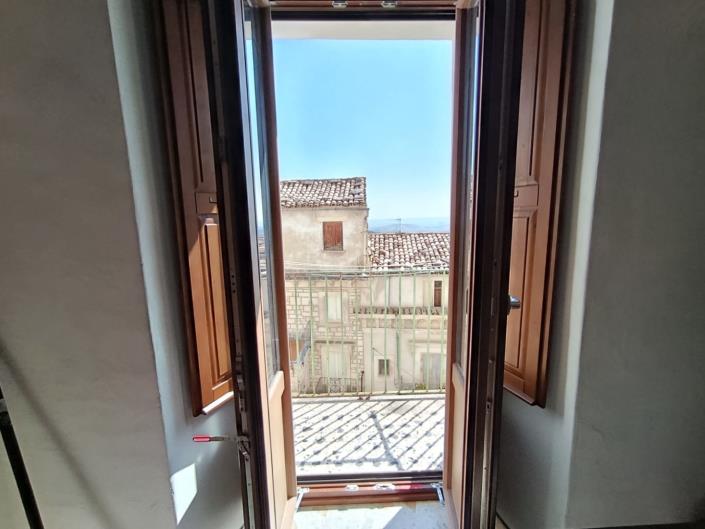 Image No.19-3 Bed Property for sale