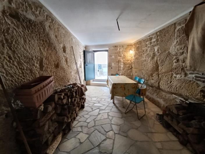 Image No.28-3 Bed Property for sale