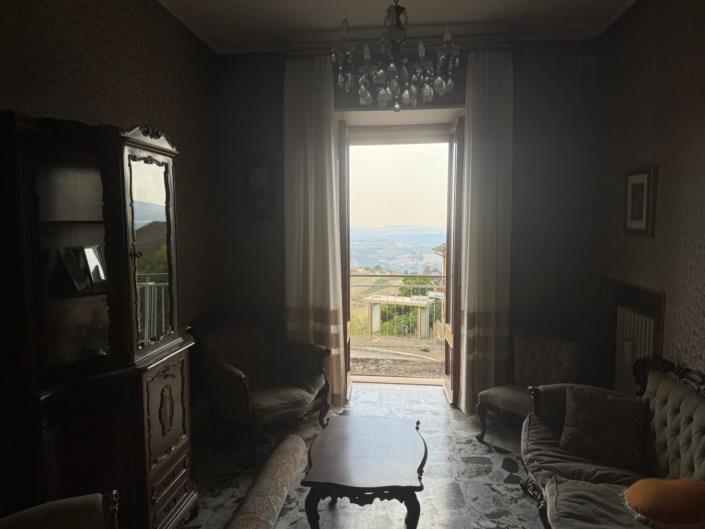 Image No.11-2 Bed Property for sale