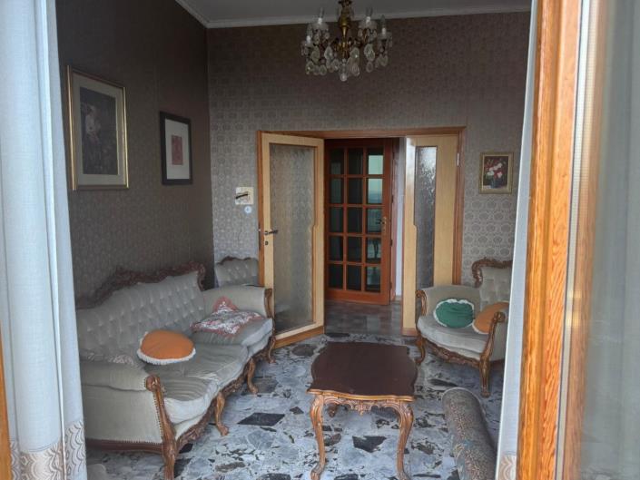 Image No.12-2 Bed Property for sale