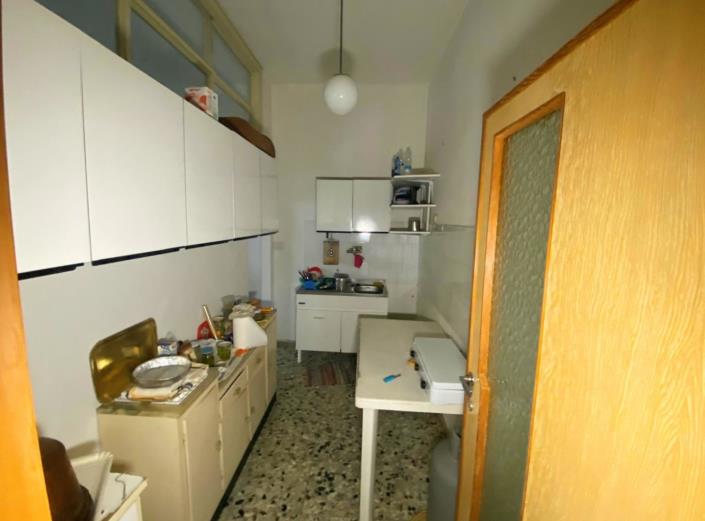 Image No.20-2 Bed Property for sale