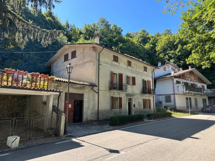 Image No.2-4 Bed Property for sale