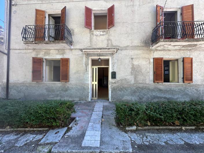 Image No.9-4 Bed Property for sale