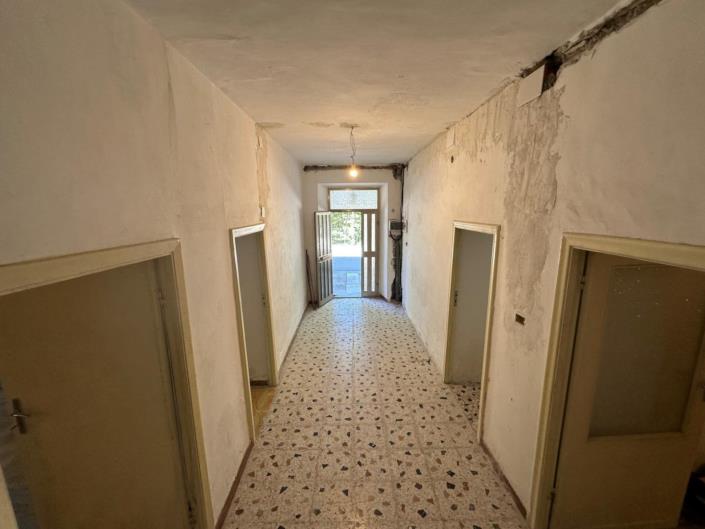 Image No.10-4 Bed Property for sale