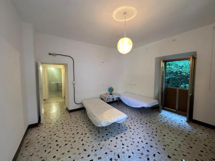 Image No.19-4 Bed Property for sale