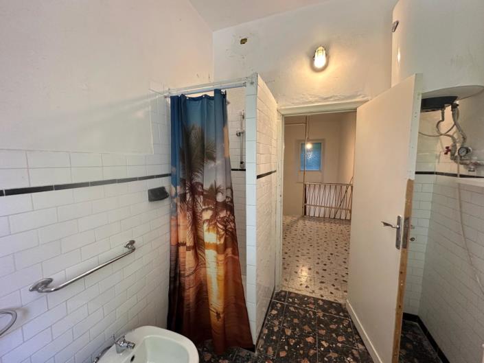 Image No.24-4 Bed Property for sale