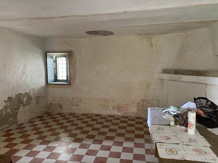 Image No.12-2 Bed Property for sale