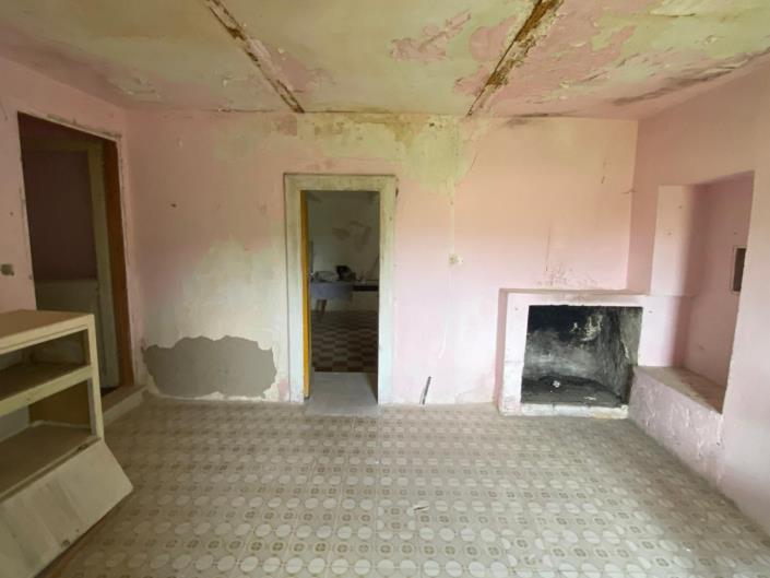 Image No.16-2 Bed Property for sale