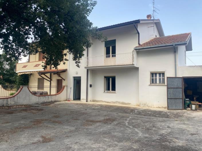 Image No.1-4 Bed Property for sale