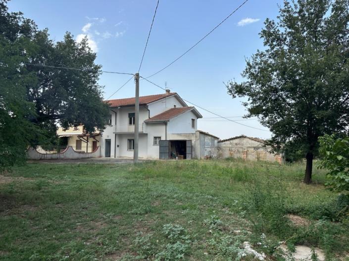 Image No.2-4 Bed Property for sale