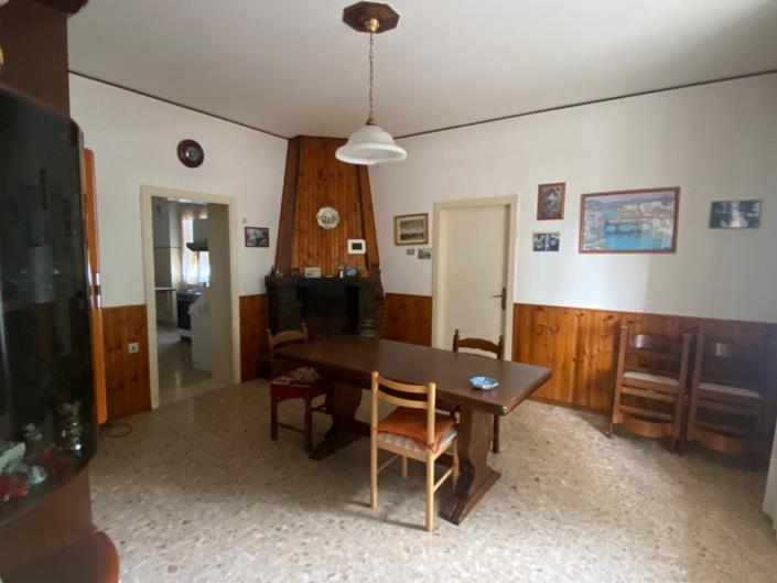 Image No.10-4 Bed Property for sale