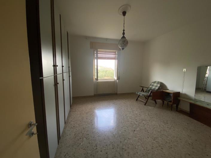 Image No.21-4 Bed Property for sale