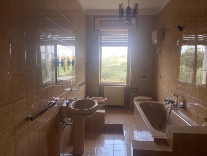 Image No.27-4 Bed Property for sale