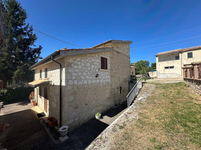 Image No.4-4 Bed Property for sale