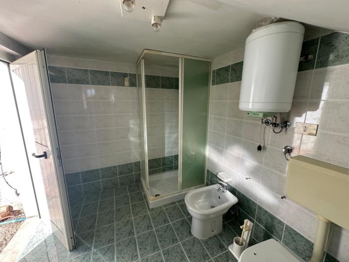 Image No.17-2 Bed Property for sale