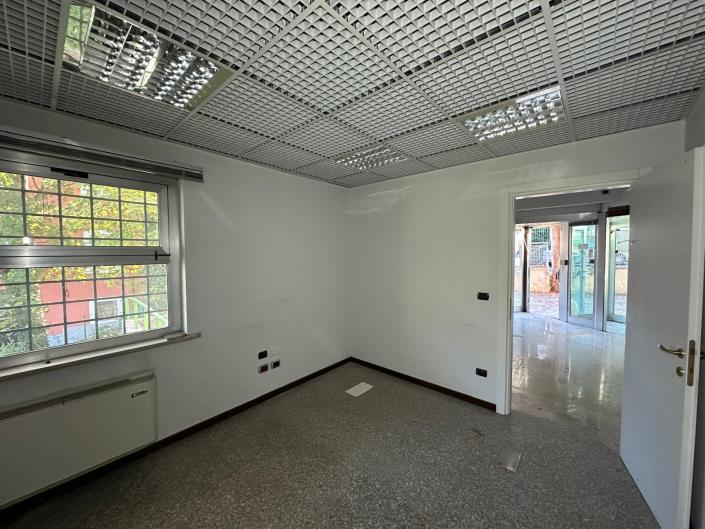 Image No.25-Commercial for sale