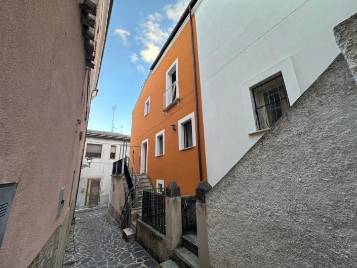 Image No.3-3 Bed Property for sale