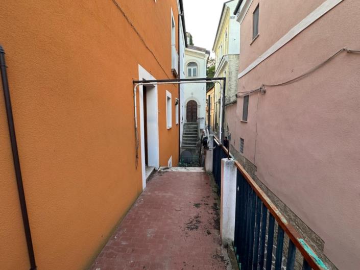 Image No.4-3 Bed Property for sale