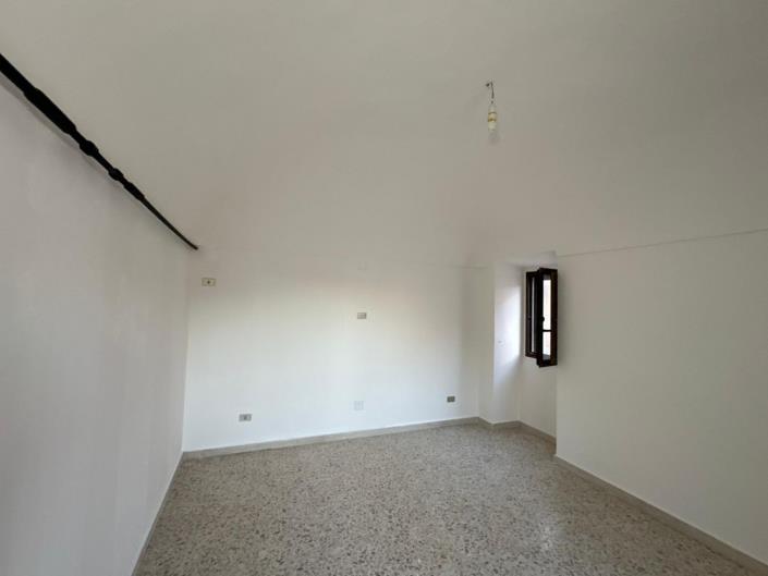 Image No.19-3 Bed Property for sale