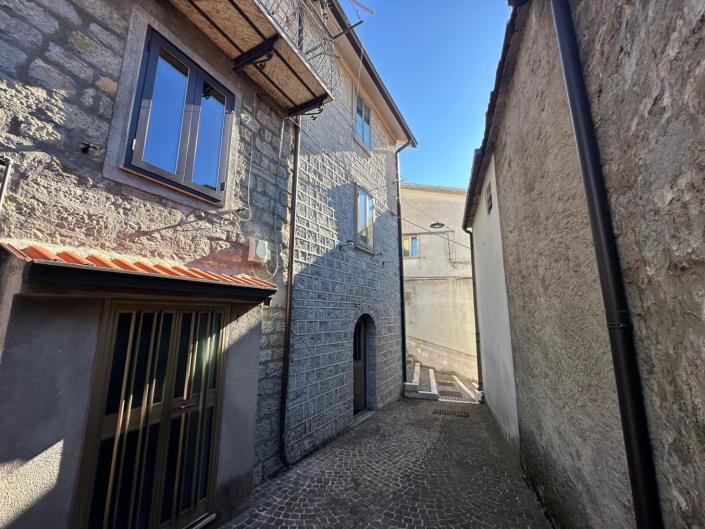 Image No.4-2 Bed Property for sale