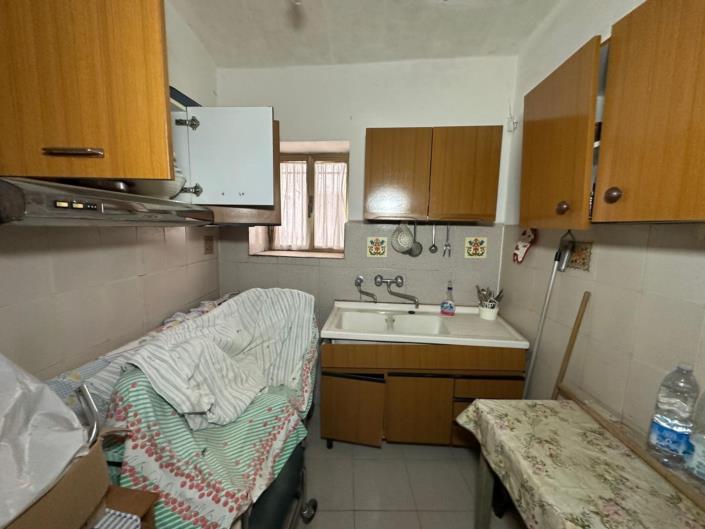 Image No.12-2 Bed Property for sale