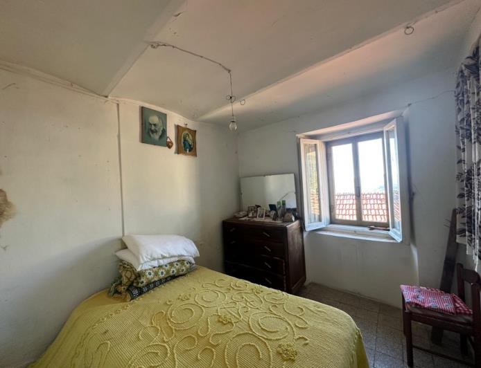 Image No.18-2 Bed Property for sale