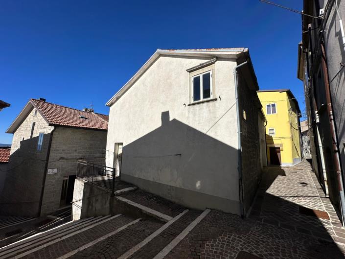 Image No.28-2 Bed Property for sale