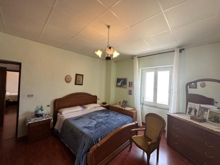 Image No.11-3 Bed Property for sale