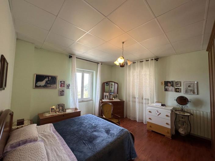 Image No.13-3 Bed Property for sale