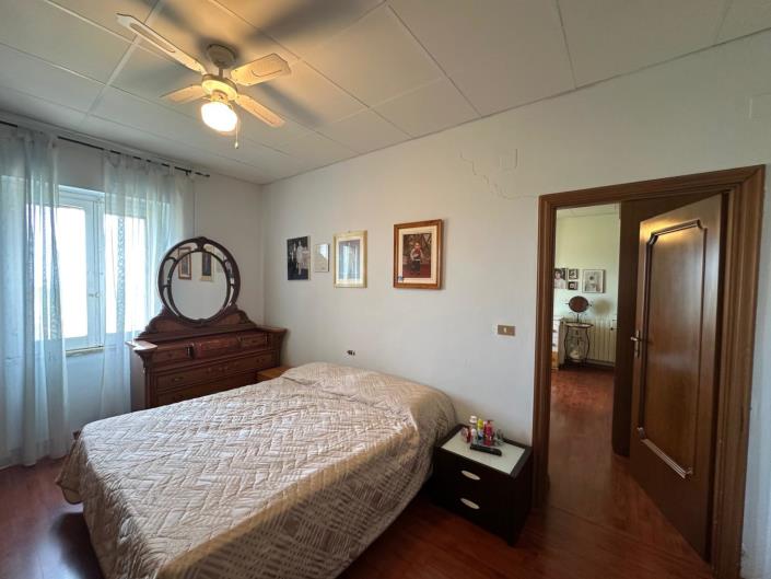 Image No.14-3 Bed Property for sale