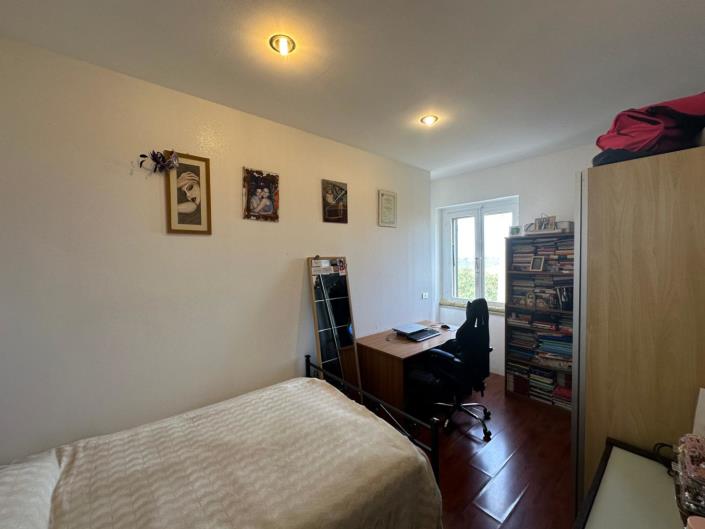 Image No.15-3 Bed Property for sale