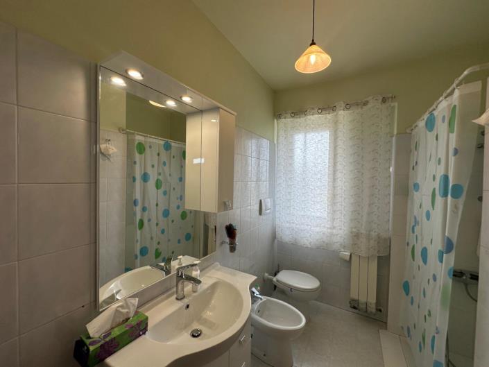 Image No.27-3 Bed Property for sale