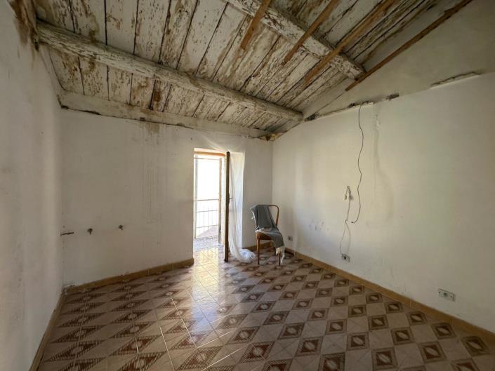 Image No.18-2 Bed Property for sale