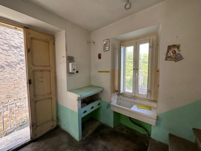 Image No.11-2 Bed Property for sale